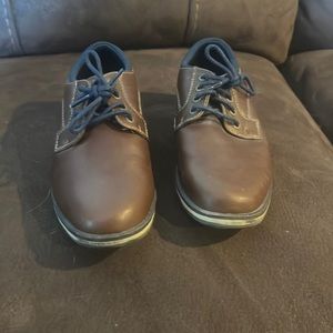 Boys dress shoes size 12med